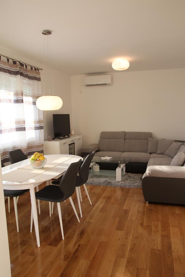 Apartment Mario Podstrana Bagian luar foto
