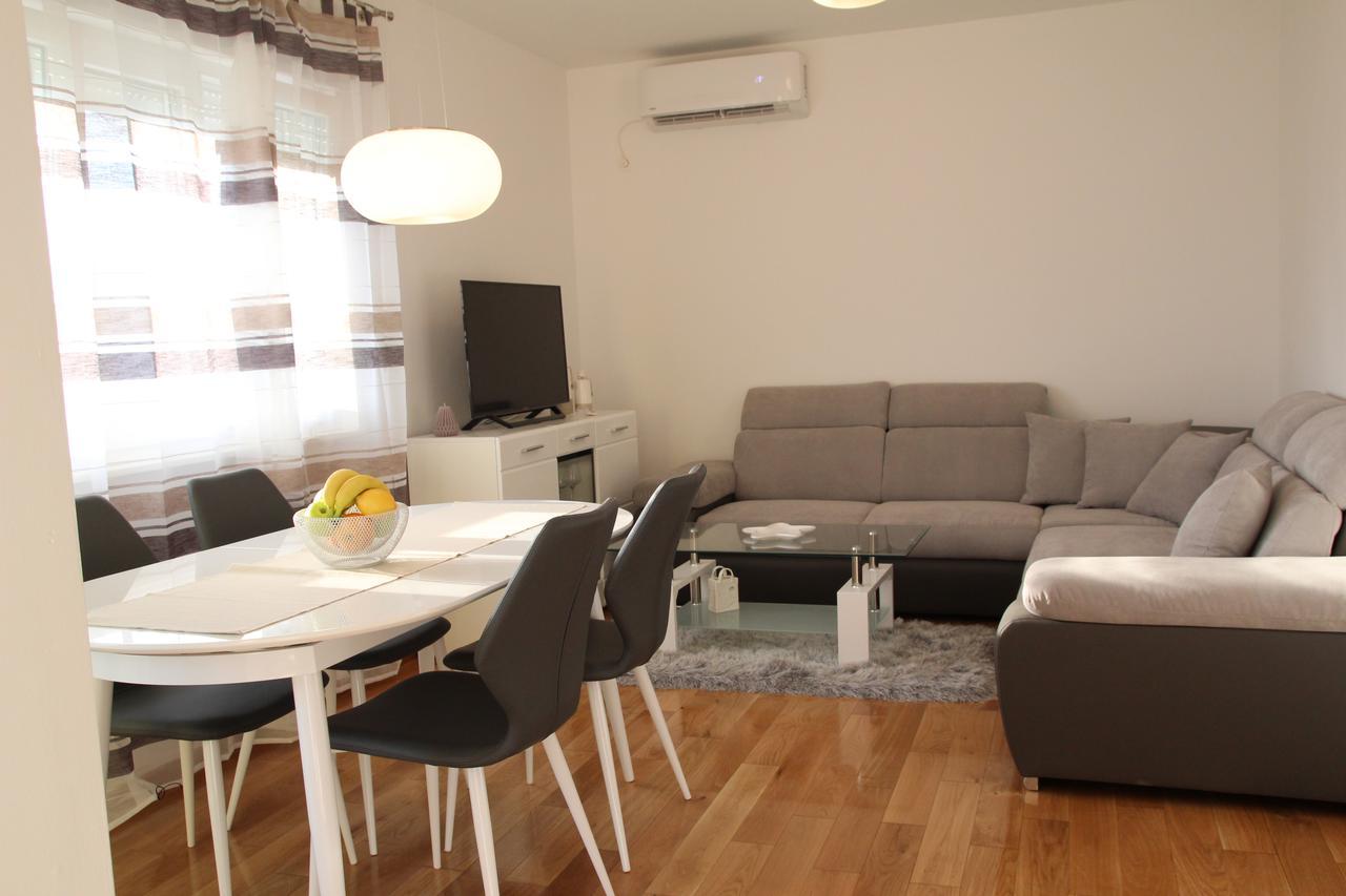 Apartment Mario Podstrana Bagian luar foto