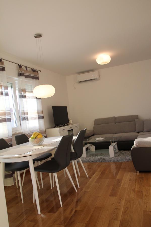 Apartment Mario Podstrana Bagian luar foto